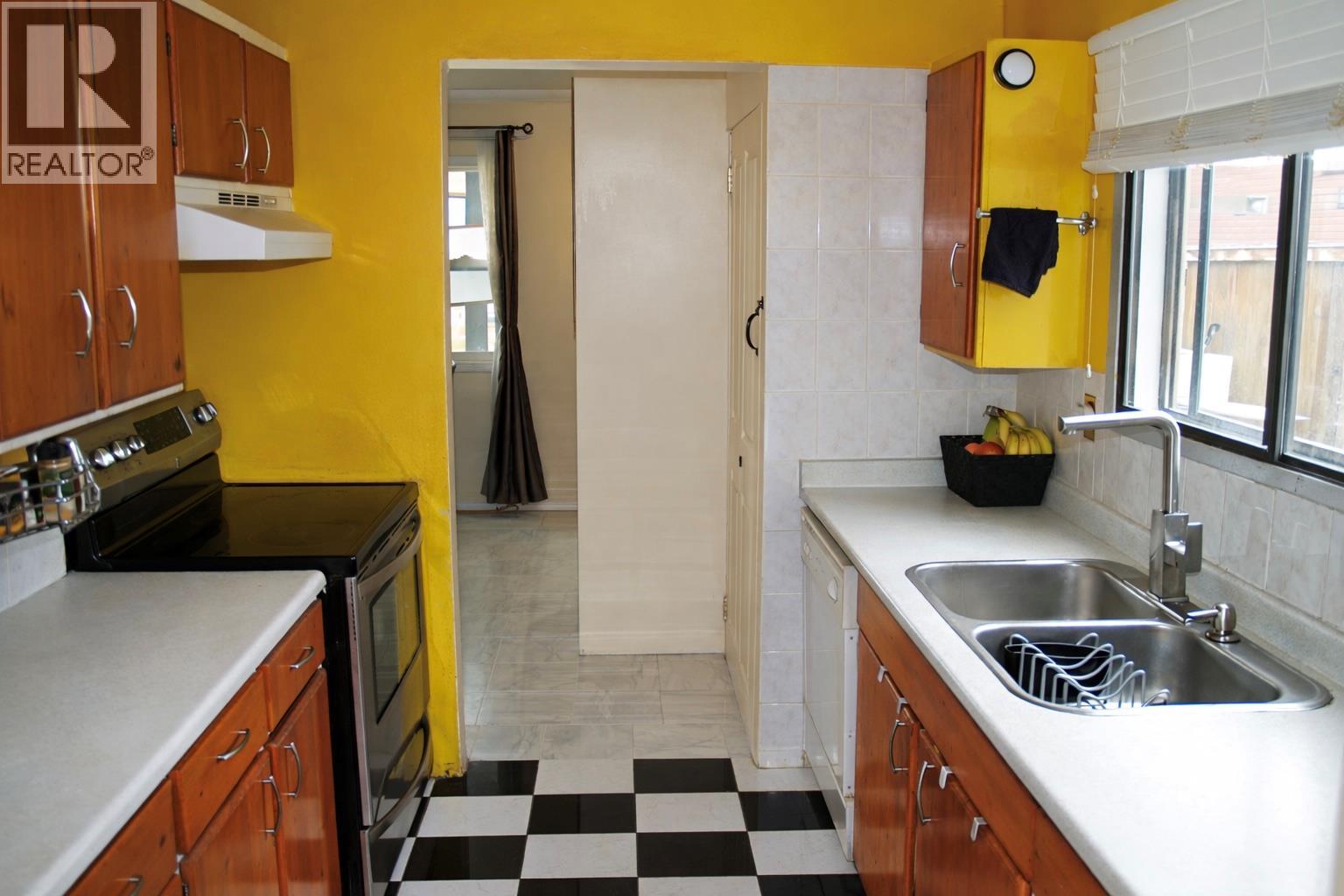 1876 Large Avenue, Kelowna