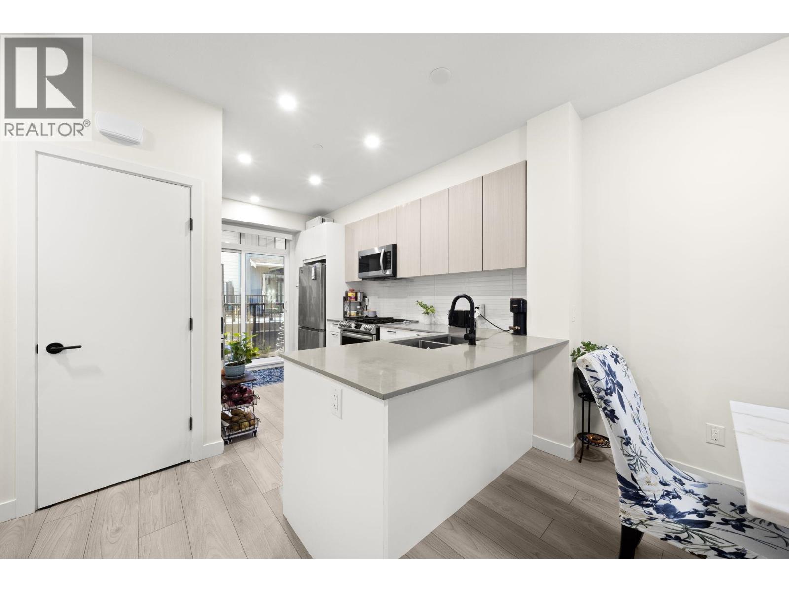 46 488 FURNESS STREET, New Westminster