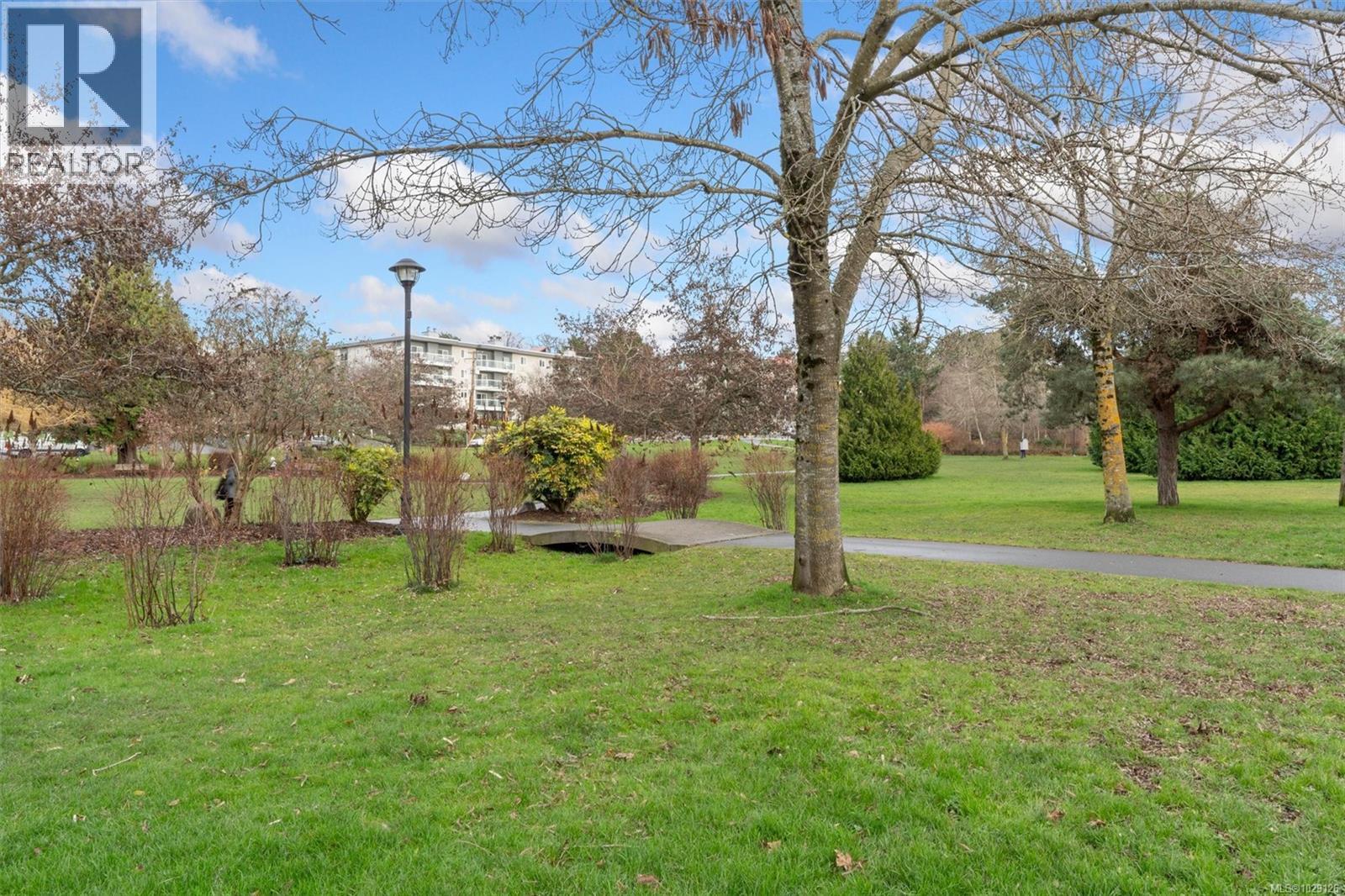 202 3255 Glasgow Avenue, Saanich