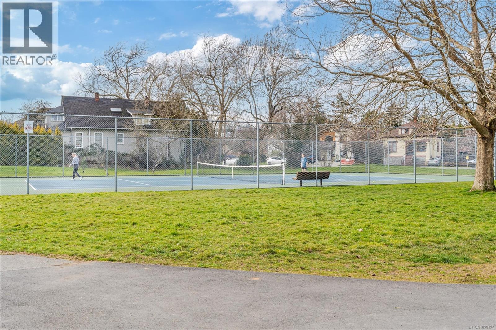 202 3255 Glasgow Avenue, Saanich