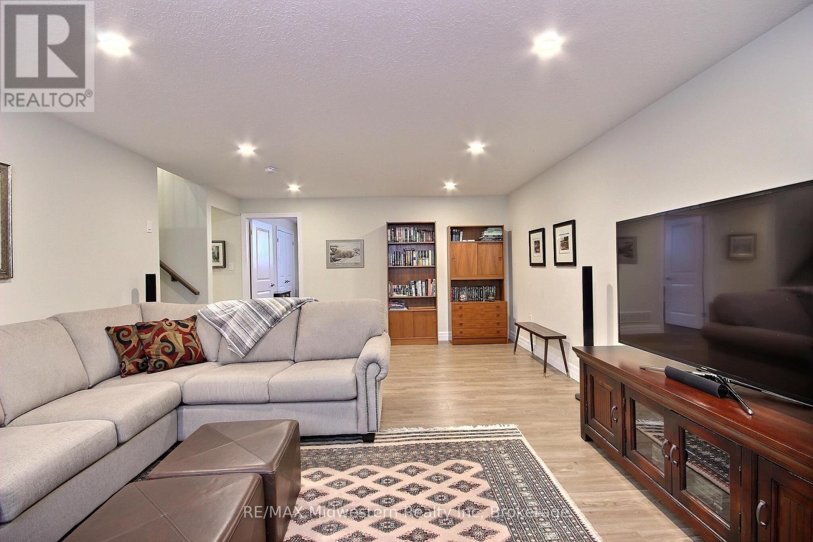 1095 KINCAID STREET W - 17