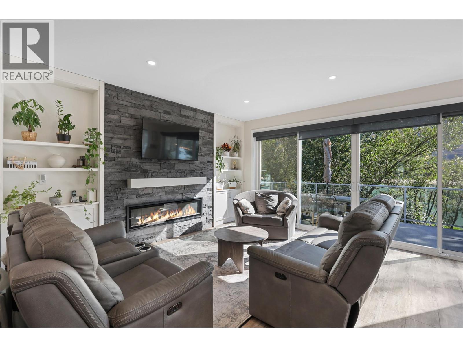 2742 BEACHMOUNT Crescent, Kamloops