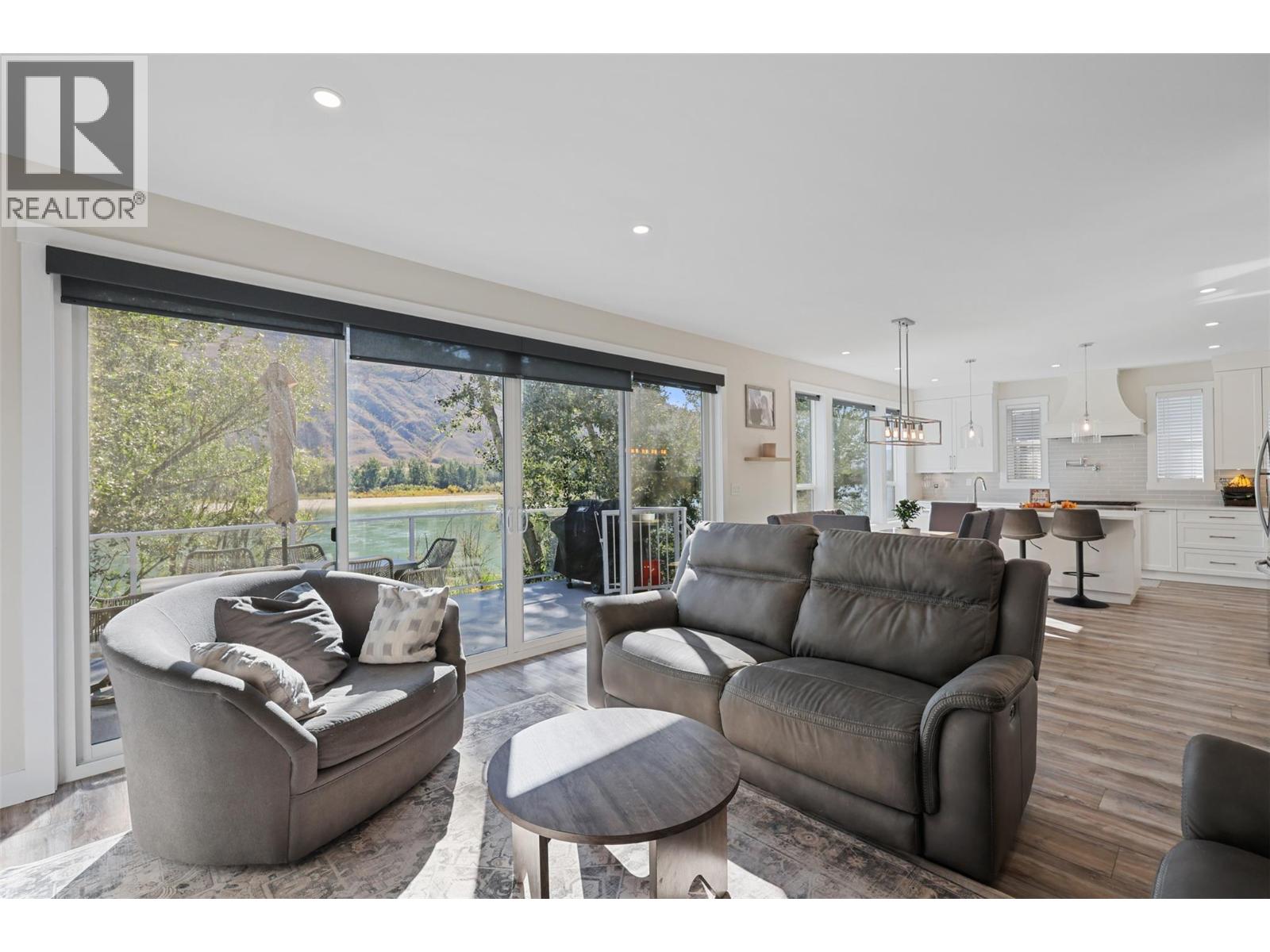 2742 BEACHMOUNT Crescent, Kamloops