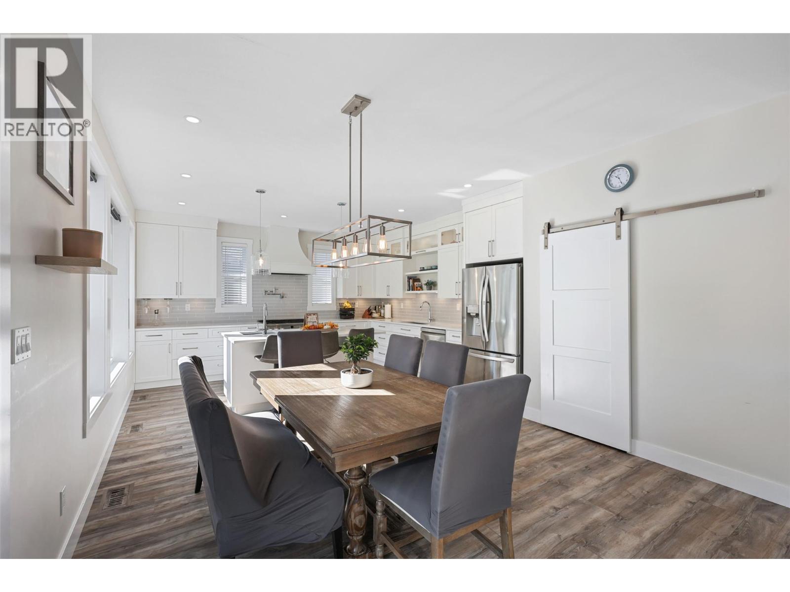 2742 BEACHMOUNT Crescent, Kamloops