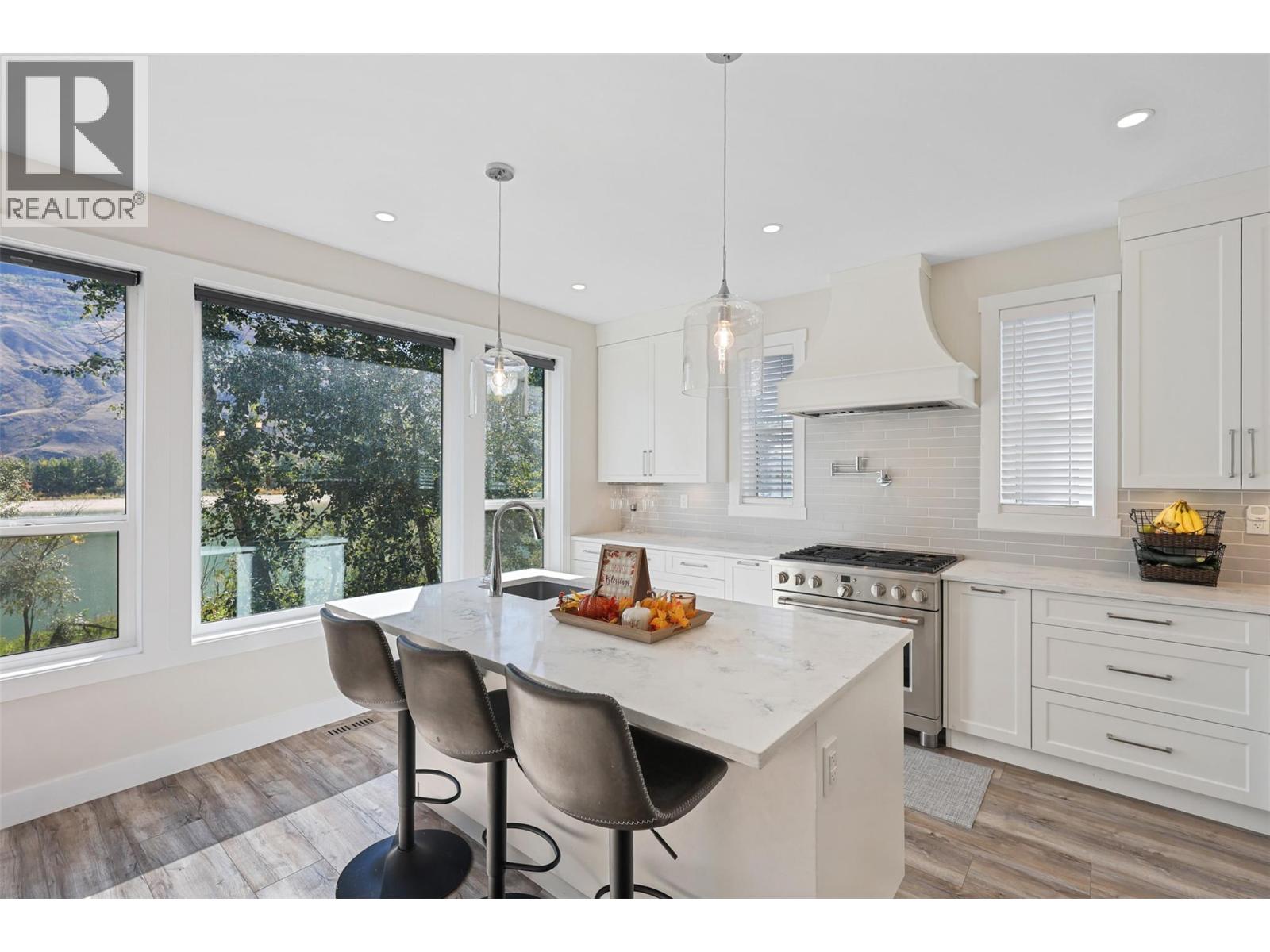 2742 BEACHMOUNT Crescent, Kamloops