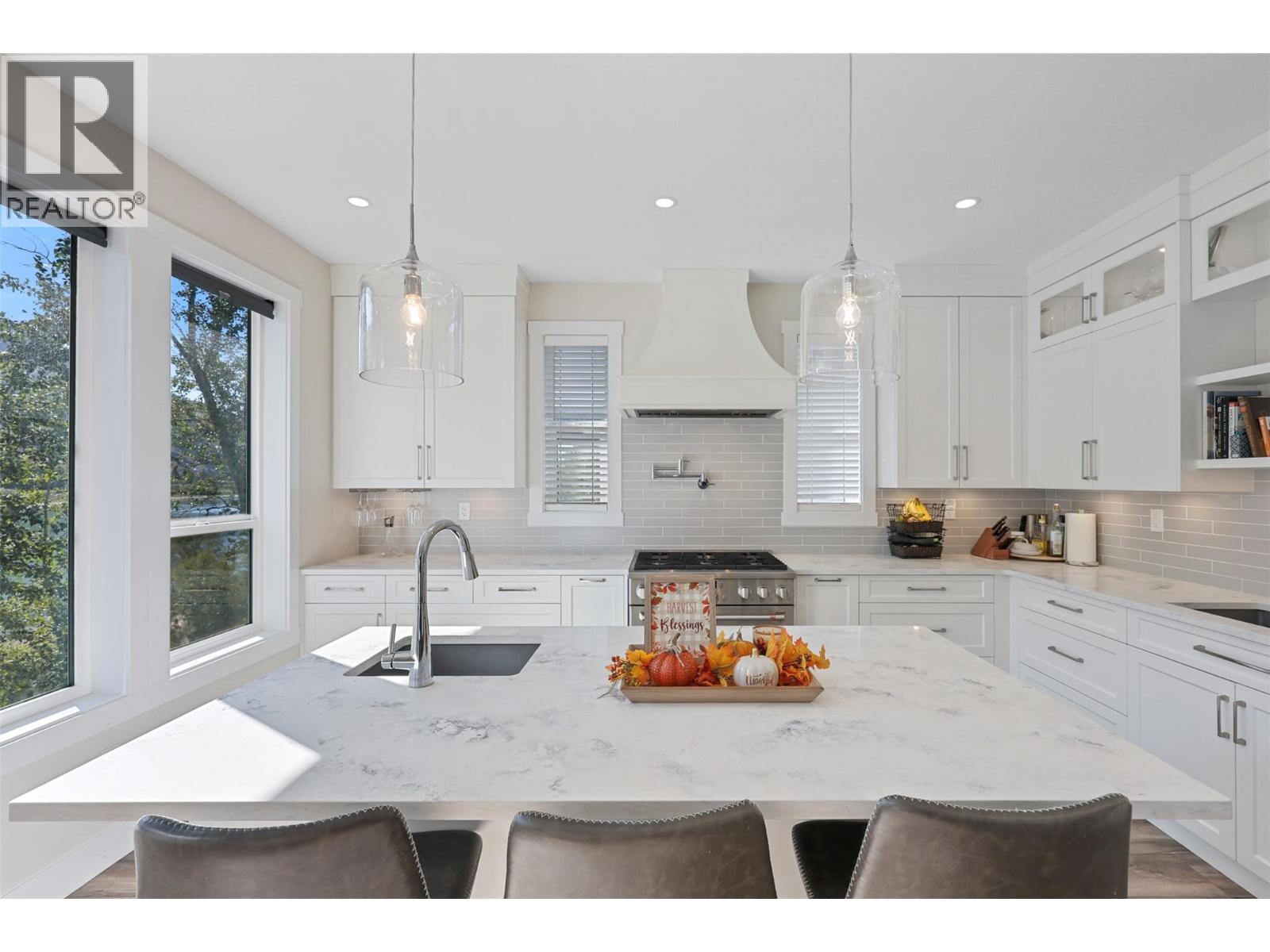 2742 BEACHMOUNT Crescent - 22