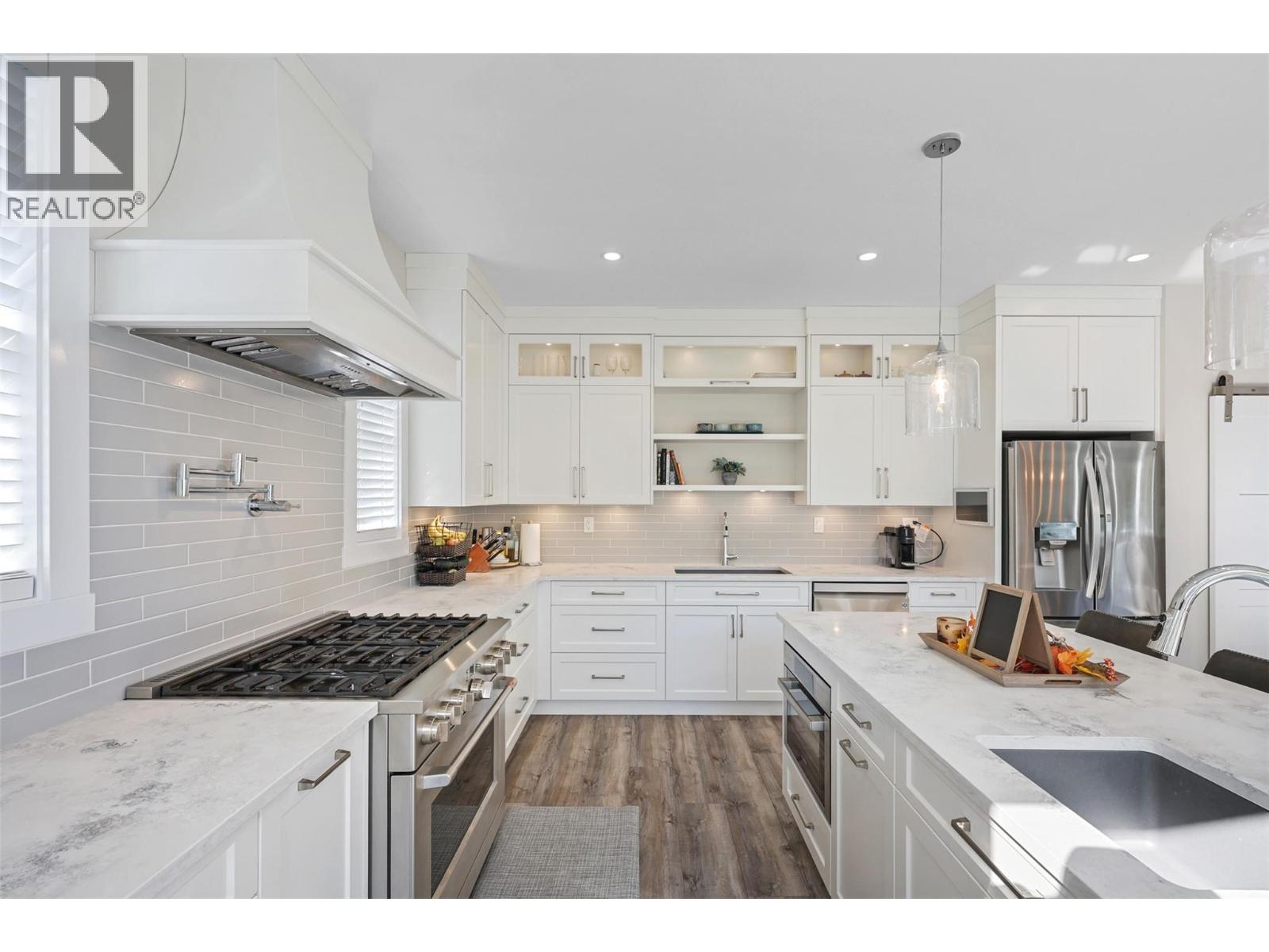 2742 BEACHMOUNT Crescent, Kamloops