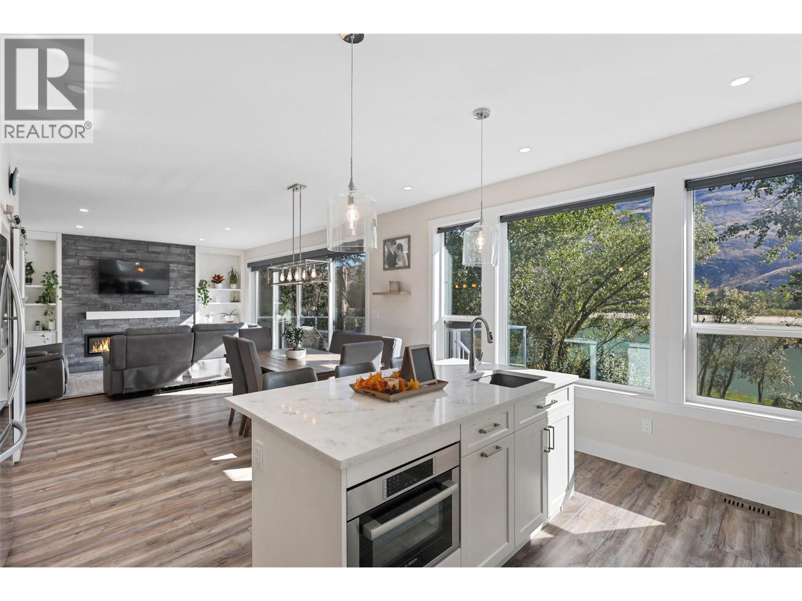 2742 BEACHMOUNT Crescent, Kamloops