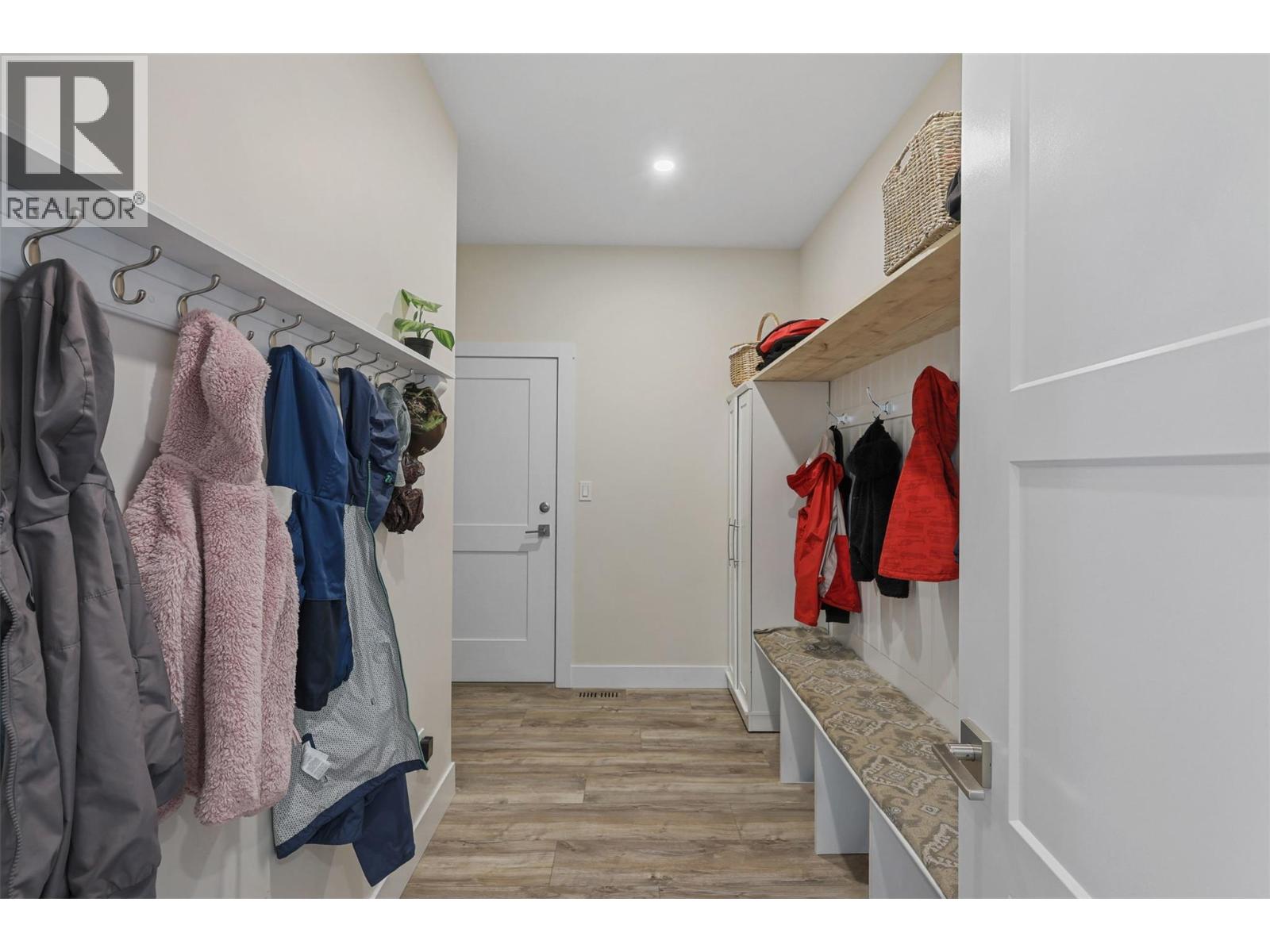 2742 BEACHMOUNT Crescent - 28