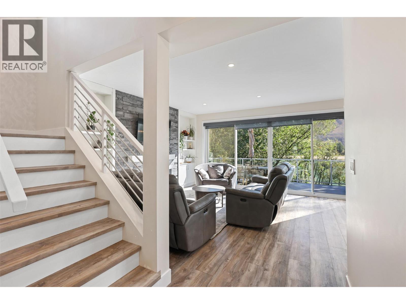 2742 BEACHMOUNT Crescent, Kamloops