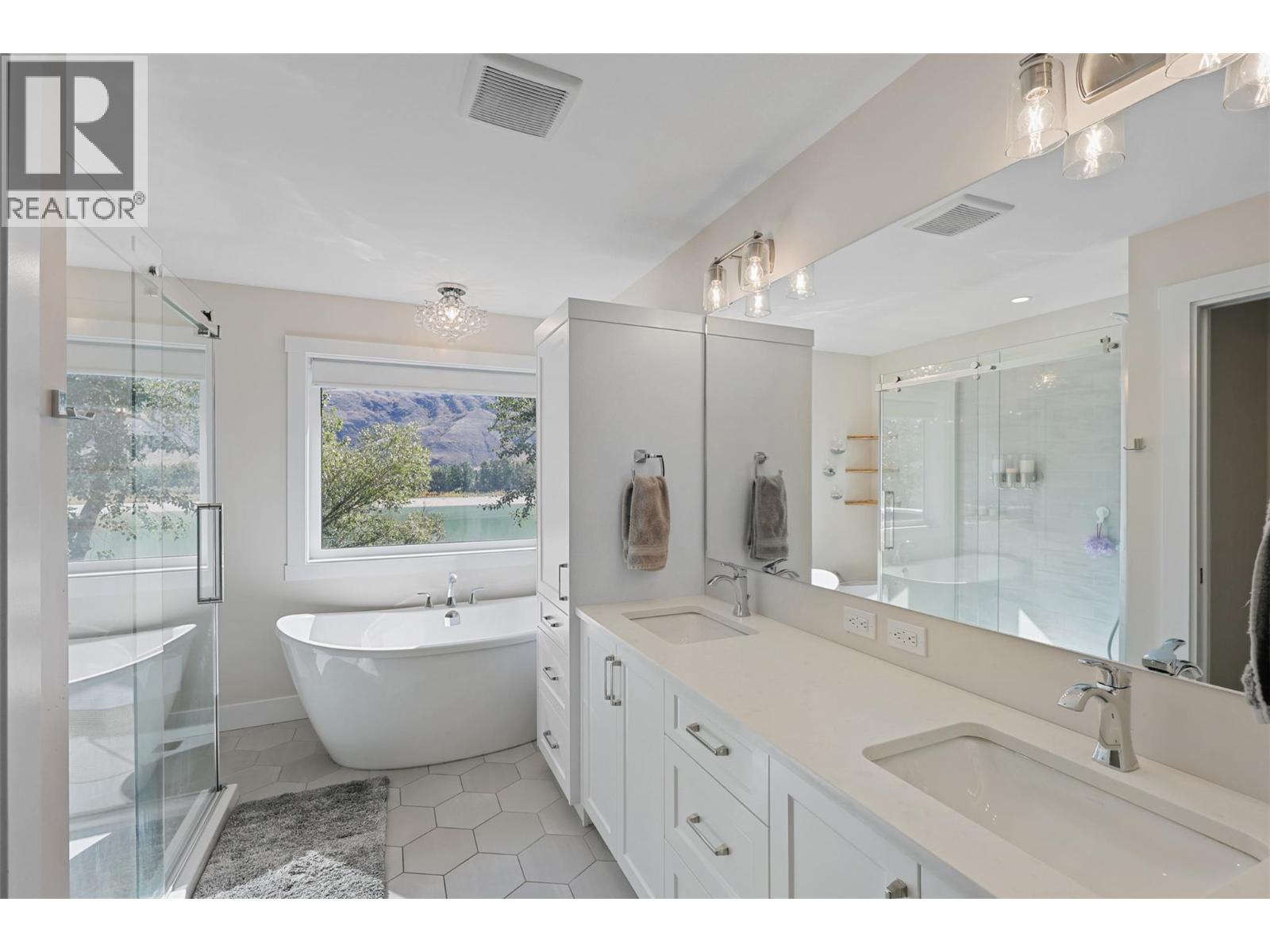 2742 BEACHMOUNT Crescent, Kamloops