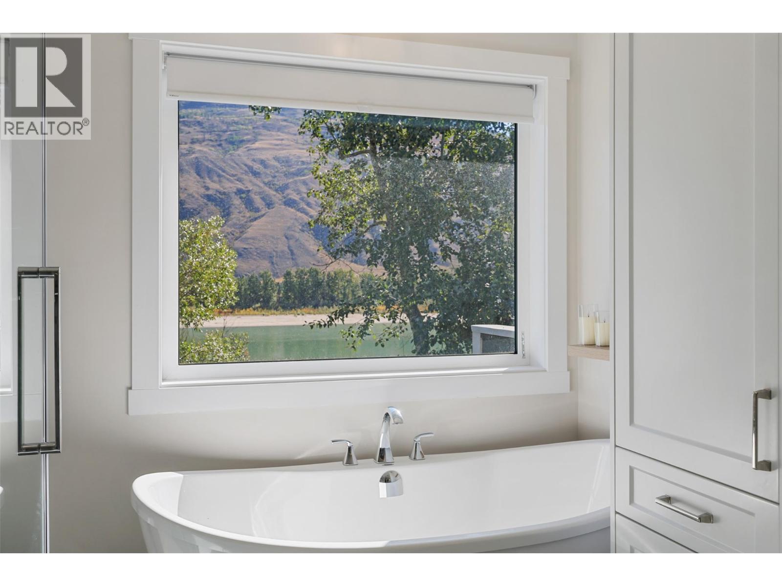 2742 BEACHMOUNT Crescent, Kamloops