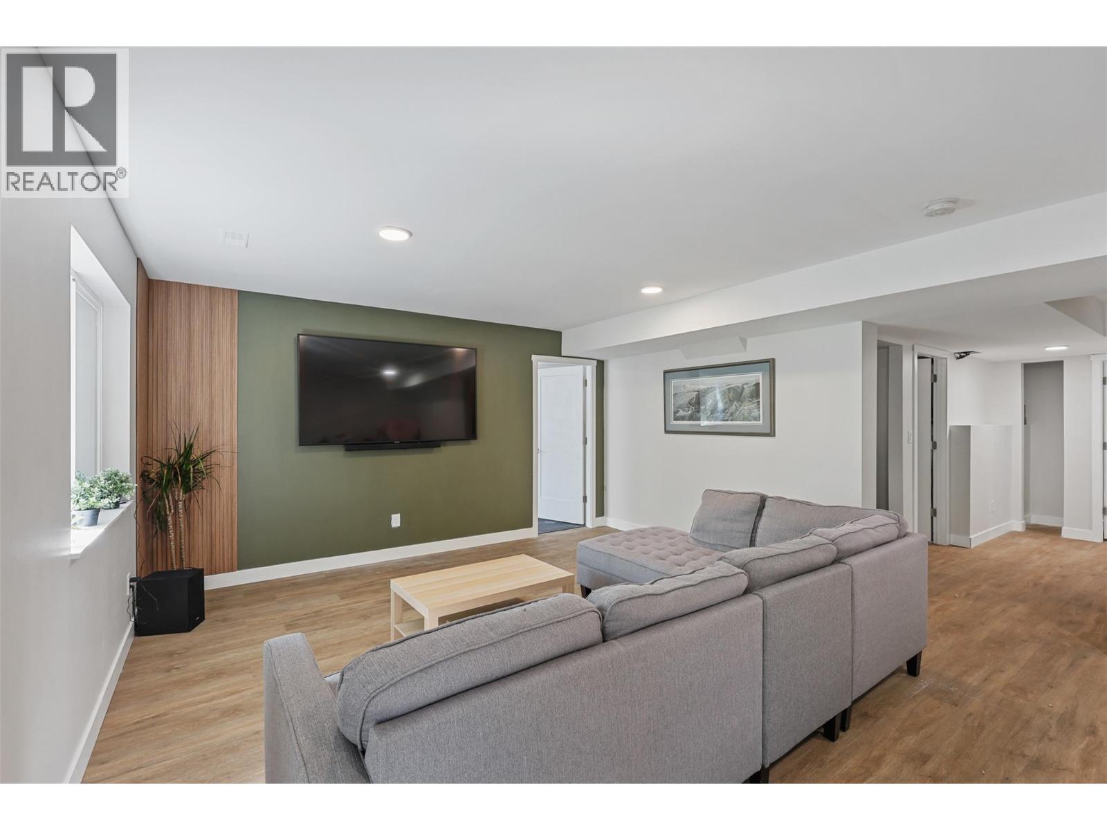 2742 BEACHMOUNT Crescent, Kamloops