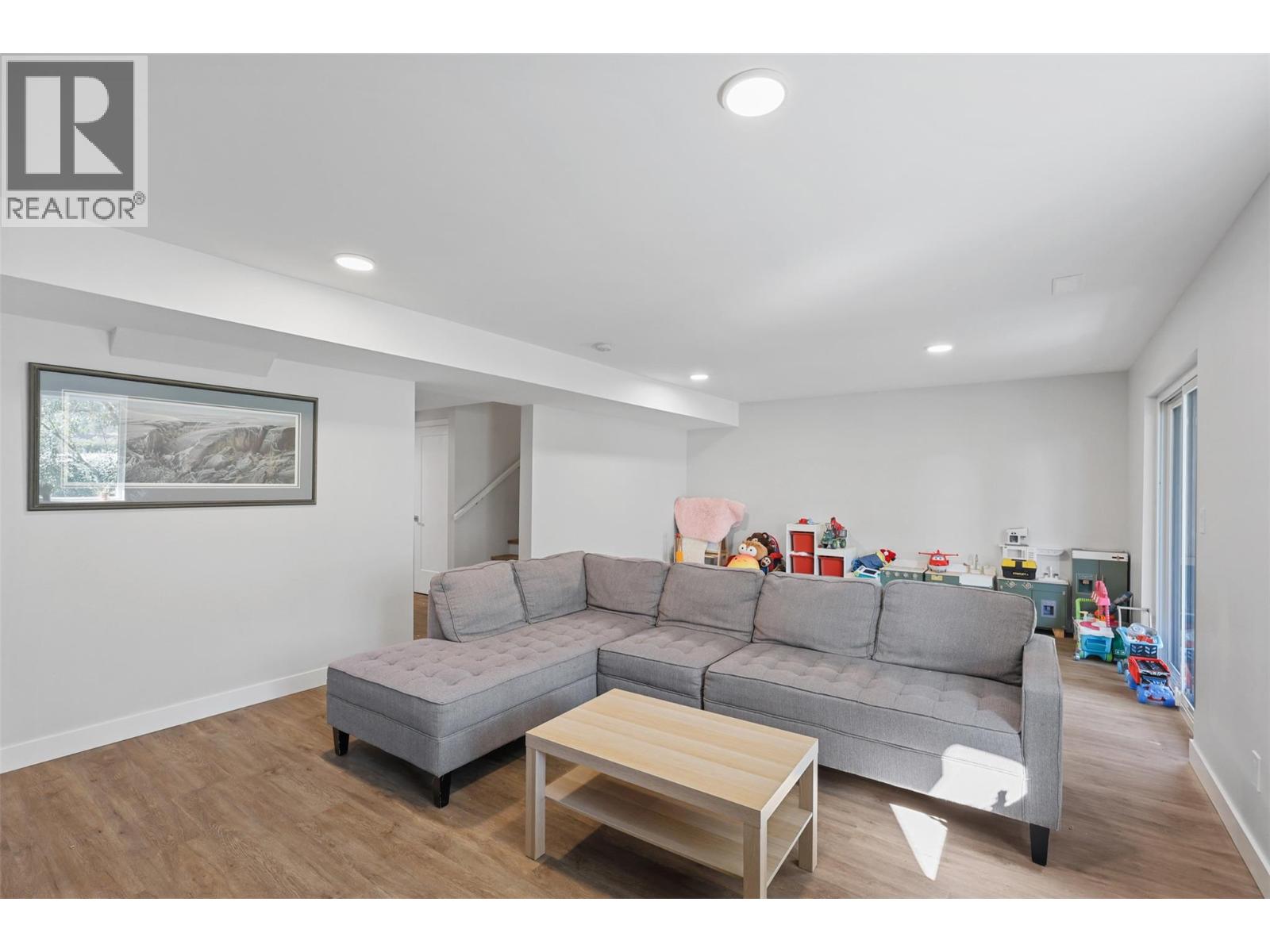 2742 BEACHMOUNT Crescent, Kamloops