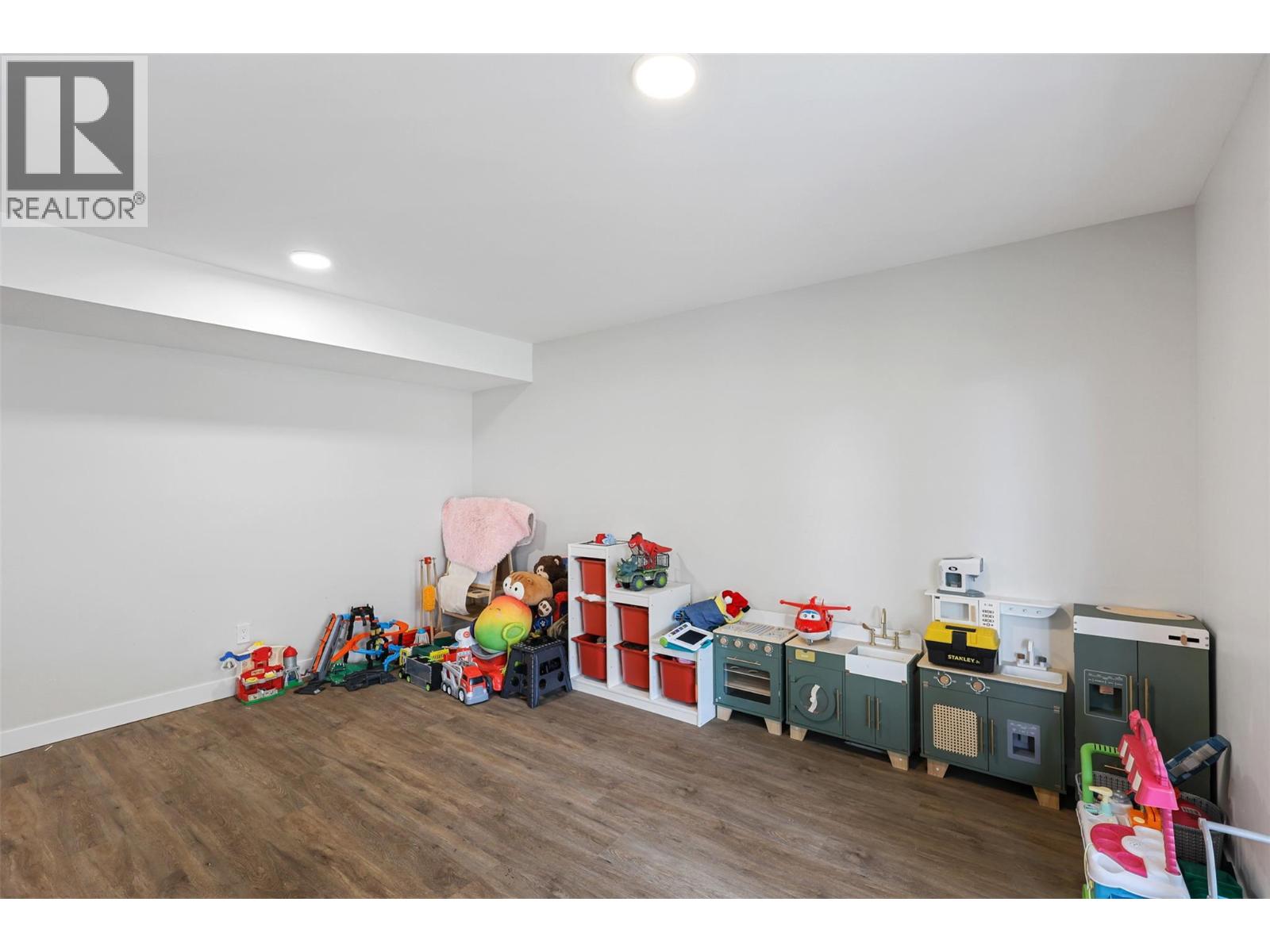 2742 BEACHMOUNT Crescent, Kamloops