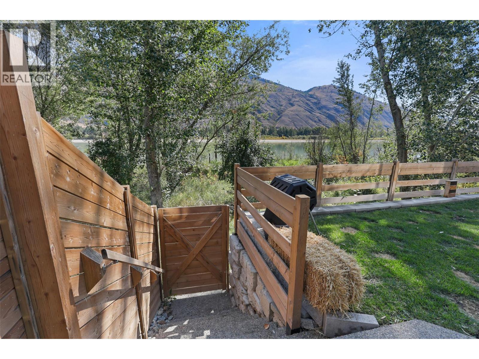 2742 BEACHMOUNT Crescent, Kamloops