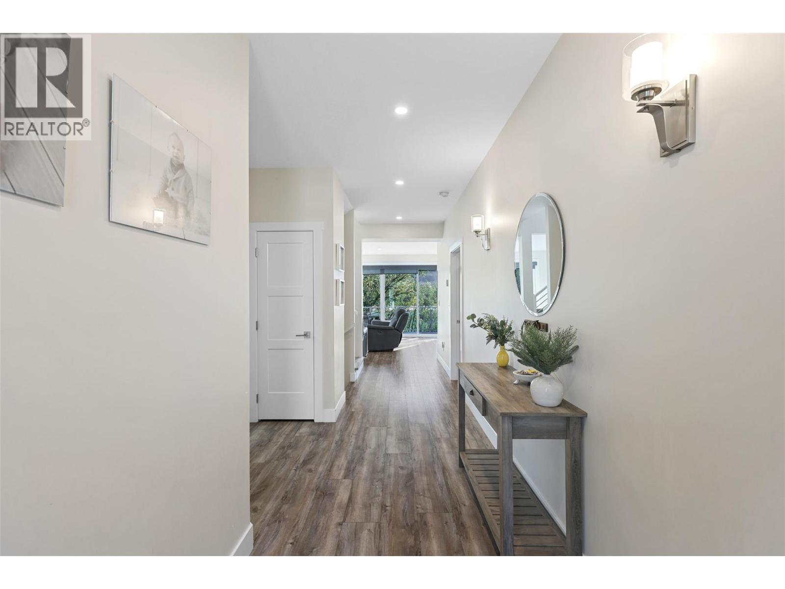 2742 BEACHMOUNT Crescent, Kamloops