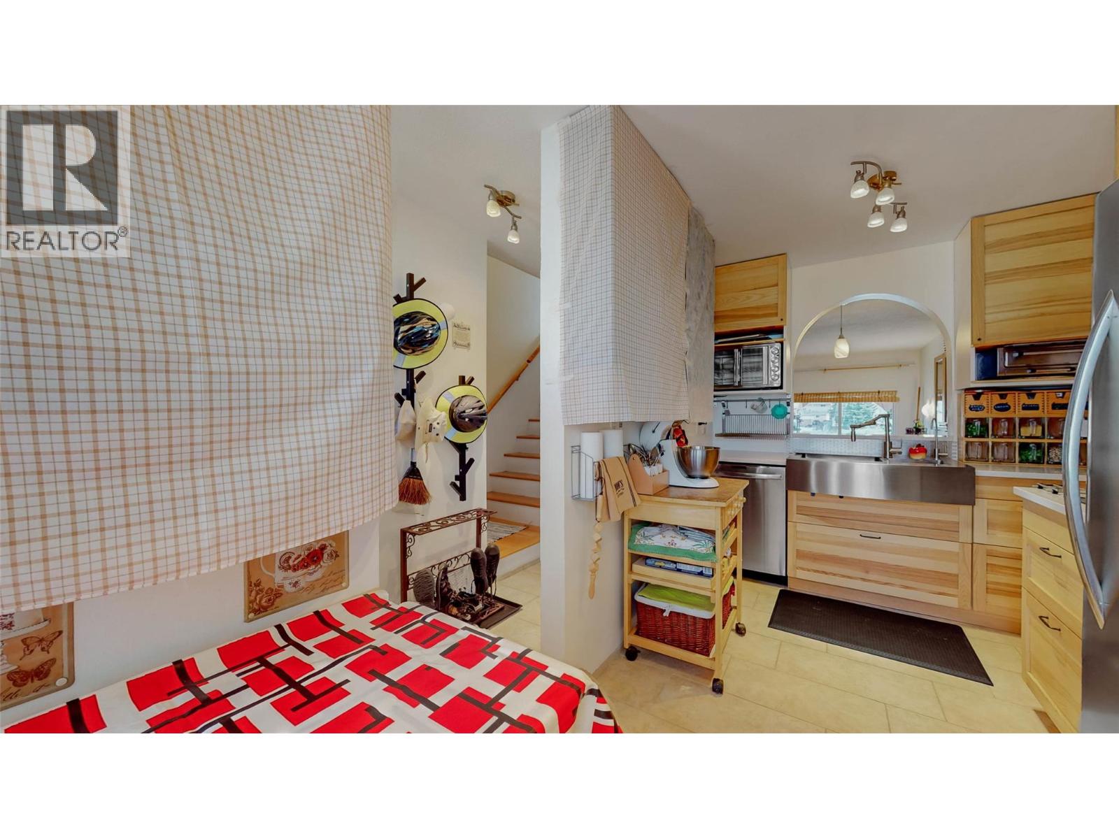 8029 VEDETTE Drive, Osoyoos