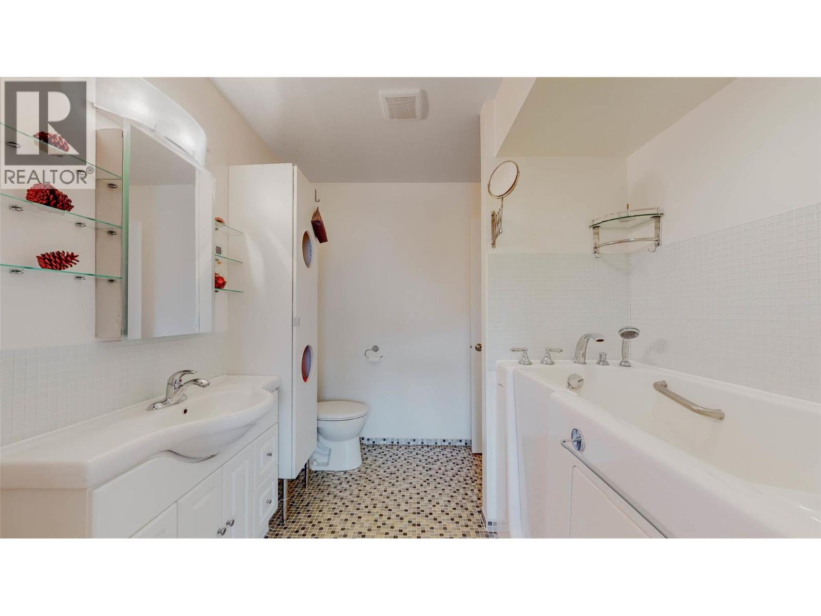 8029 VEDETTE Drive, Osoyoos