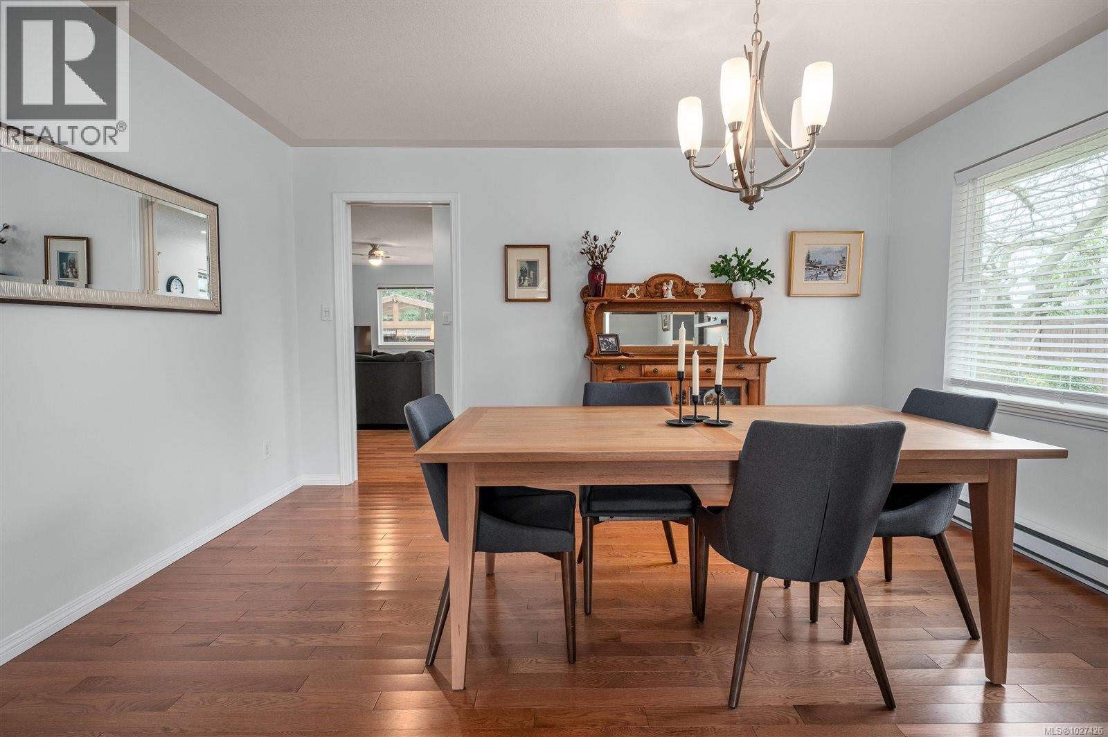 736 Barclay Cres, Parksville