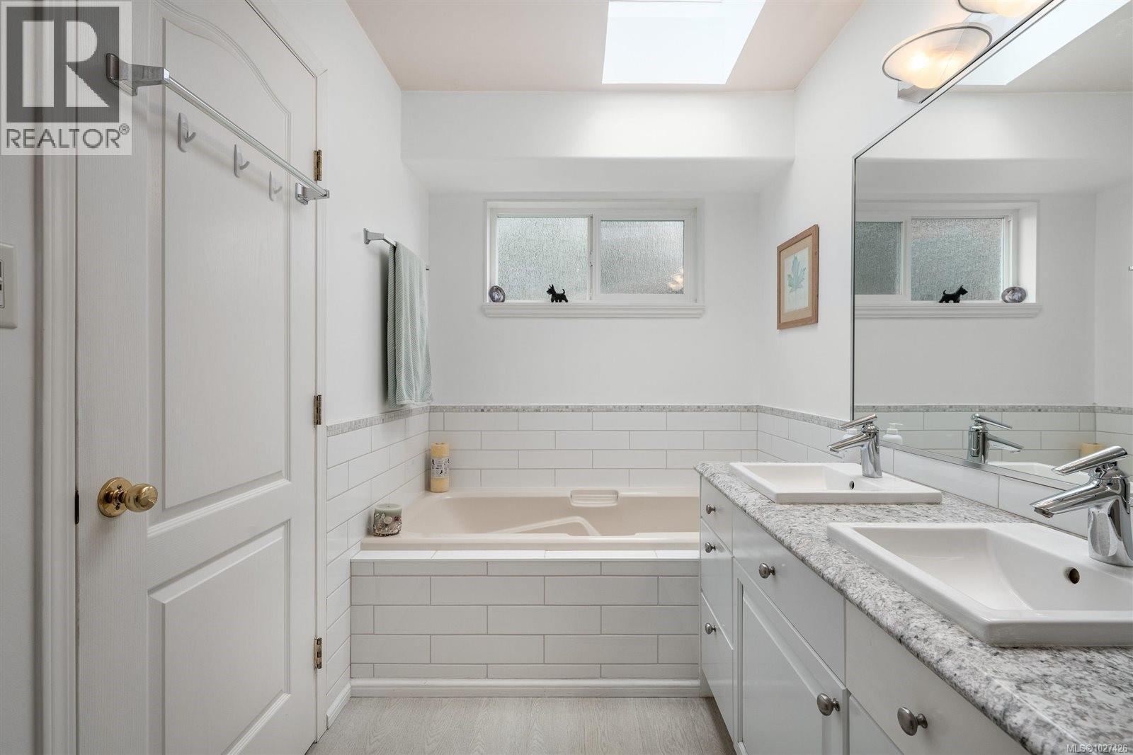 736 Barclay Cres, Parksville