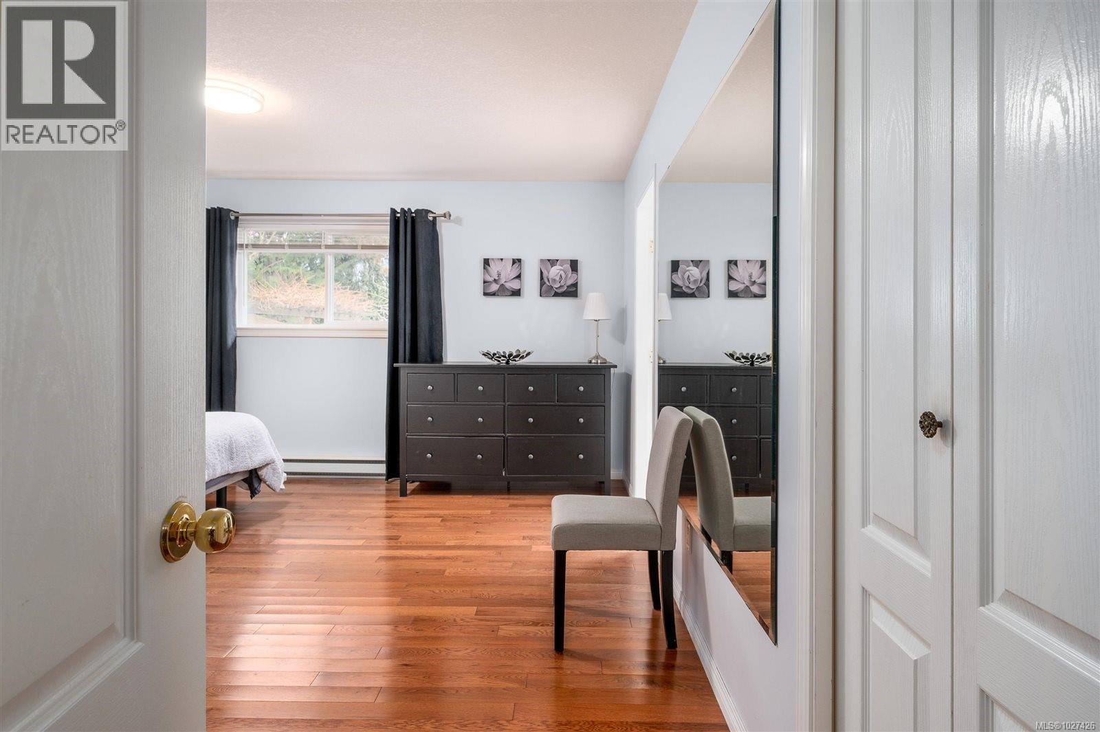 736 Barclay Cres, Parksville