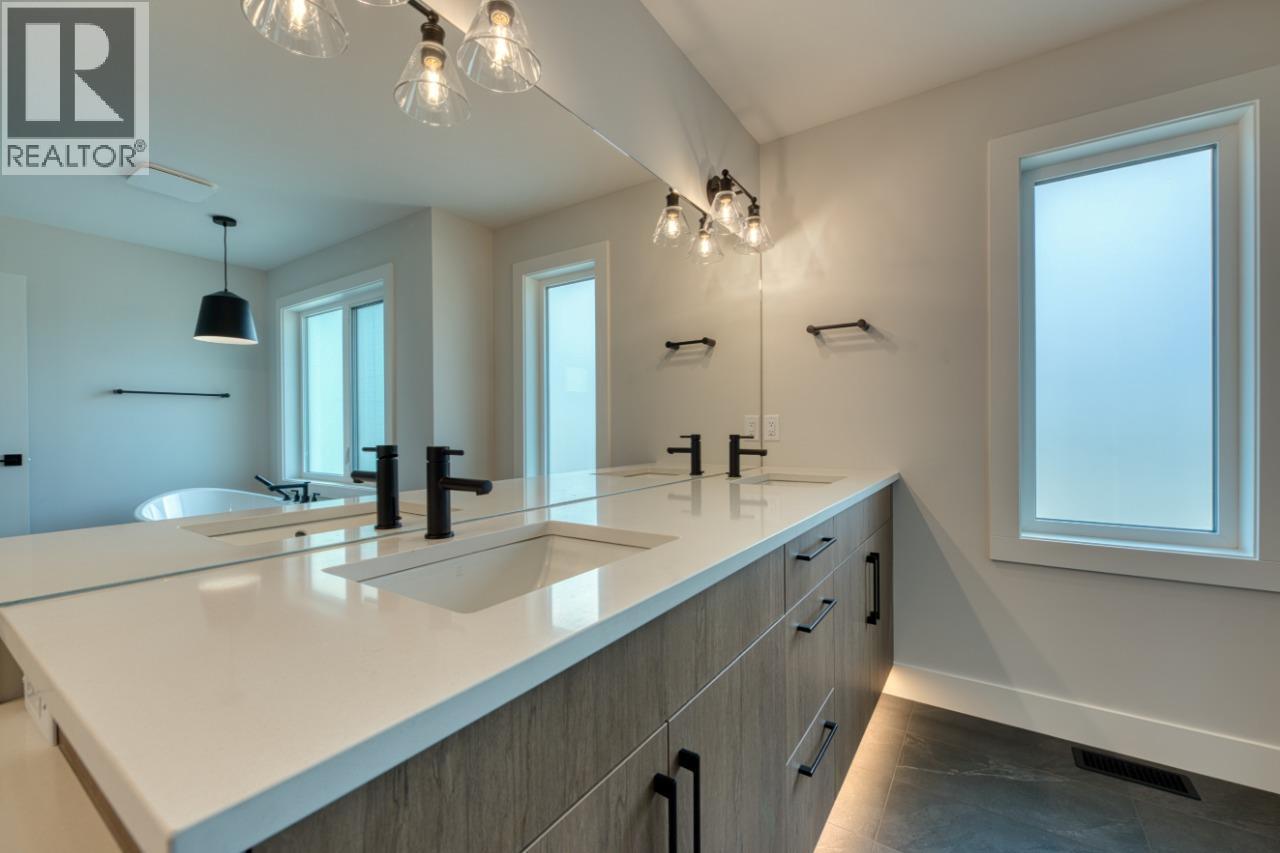 925 BULL CRESCENT - 50