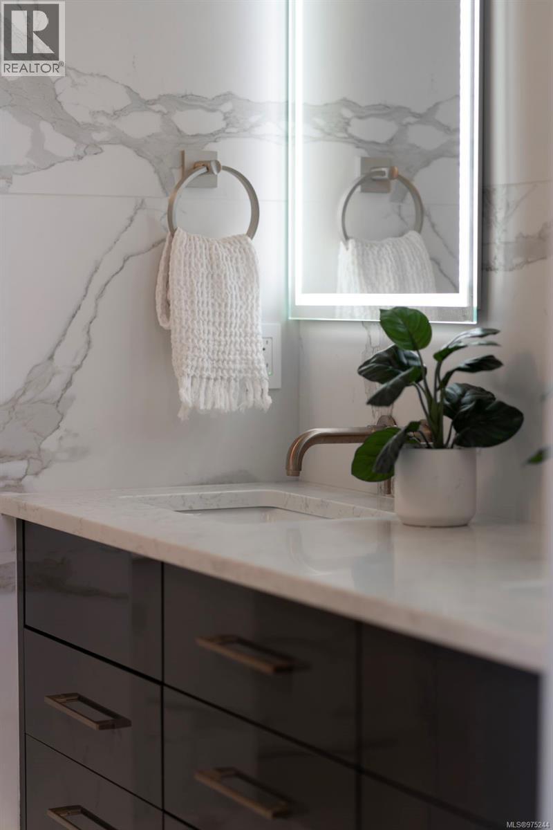 1221 VIEWTOP RD - 40