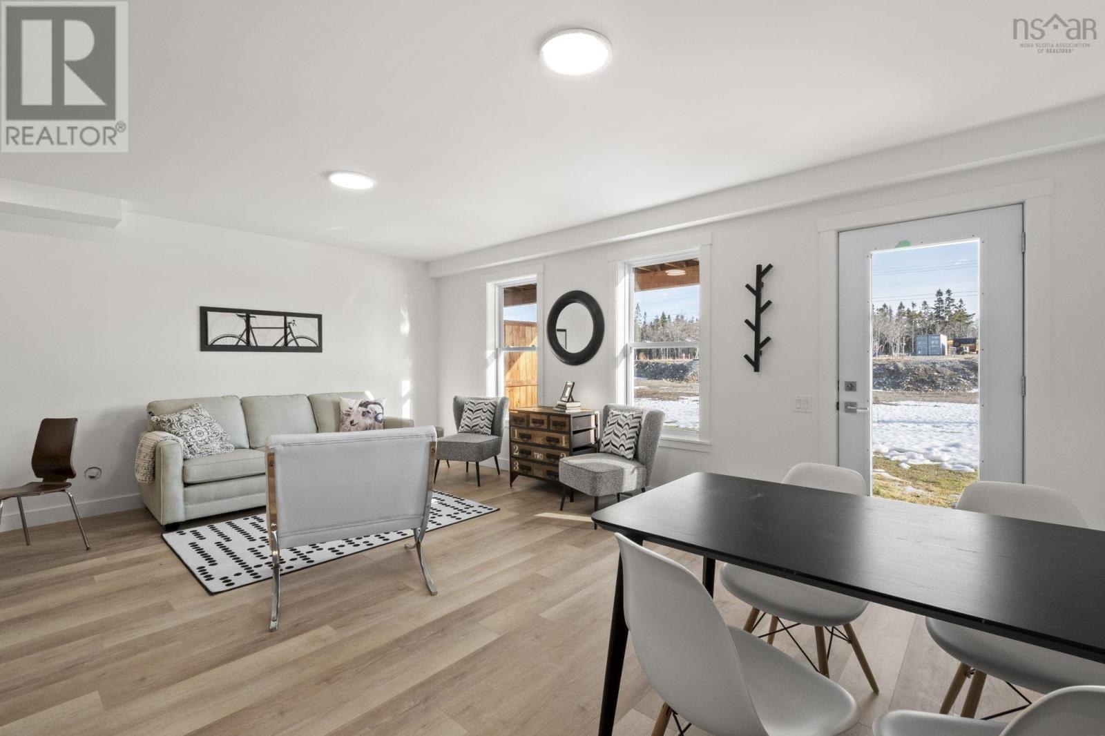 Property 33 of 43 of 46 Berm Street