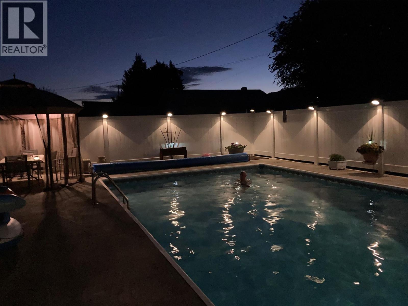 461 Eighth Avenue, Midway