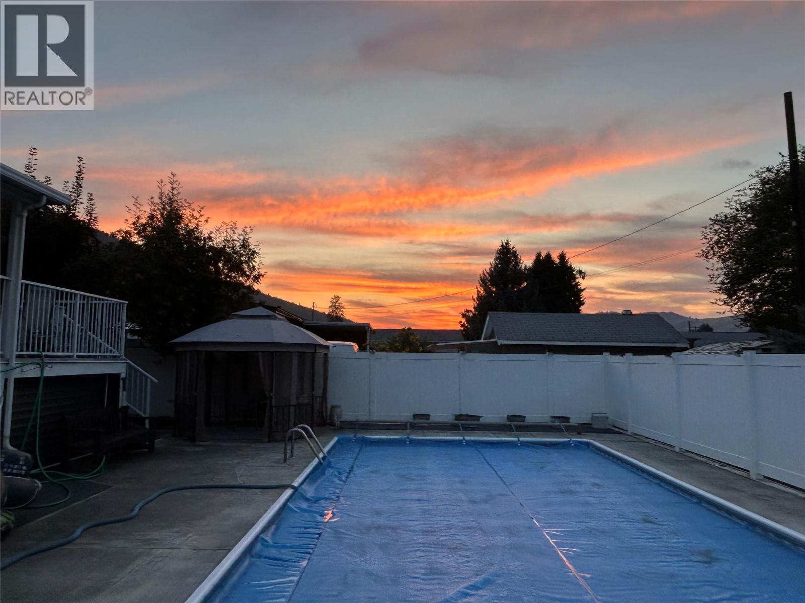 461 Eighth Avenue, Midway