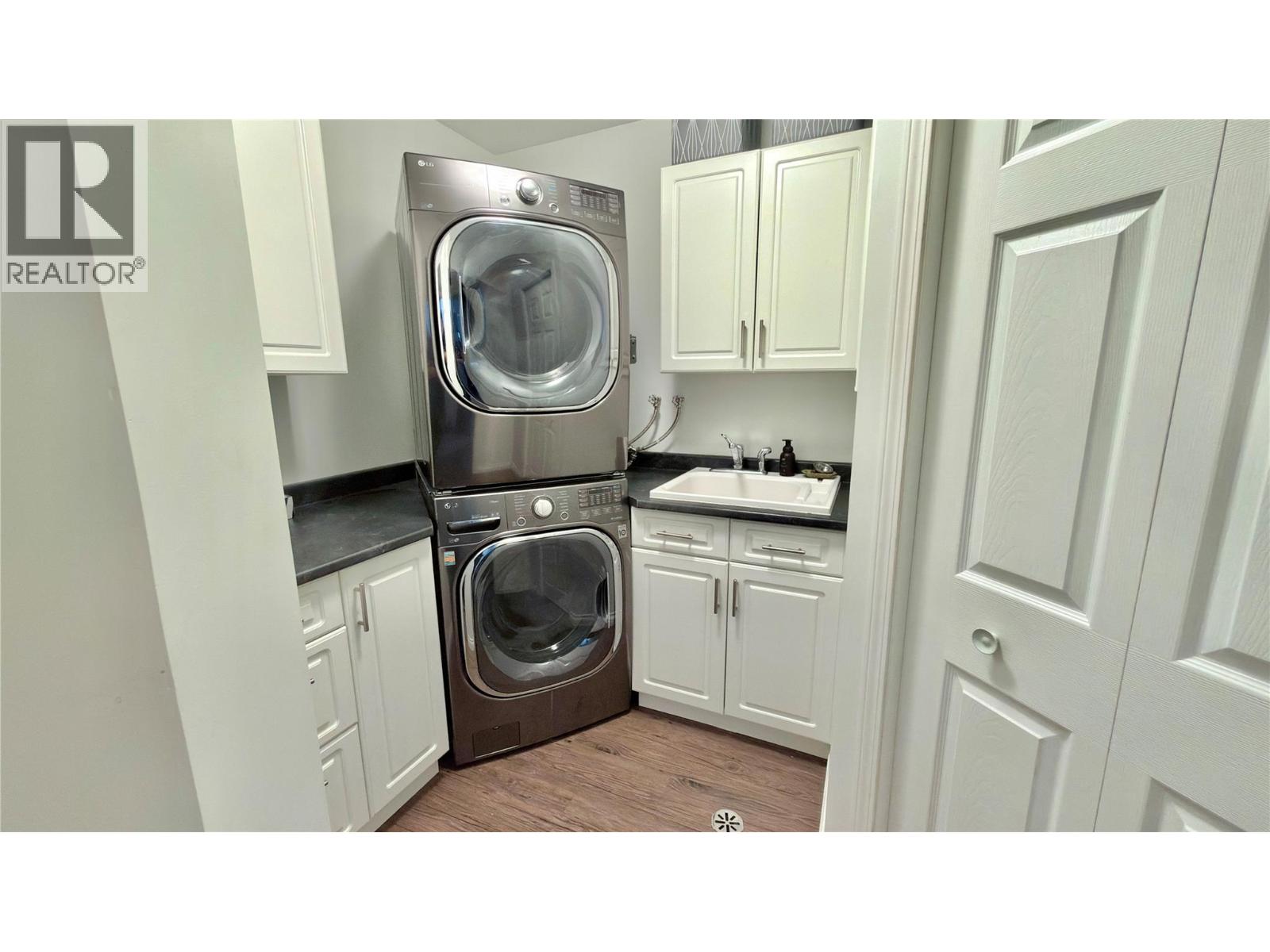 461 Eighth Avenue, Midway