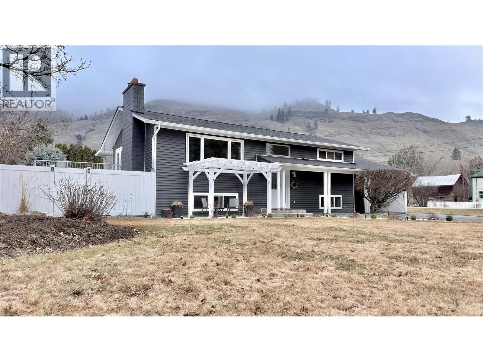 461 Eighth Avenue, Midway