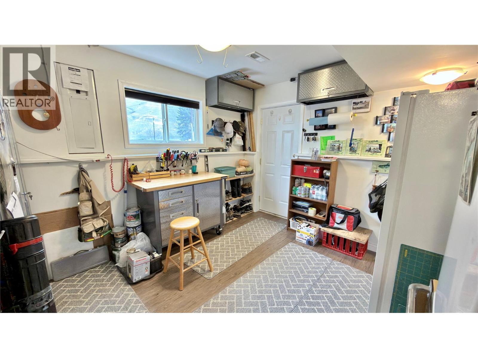 461 Eighth Avenue, Midway