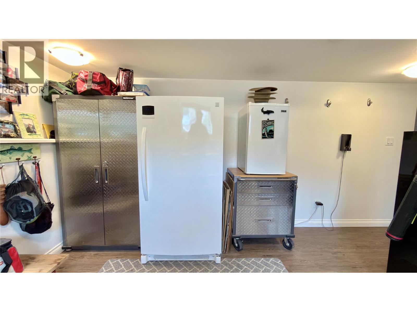 461 Eighth Avenue, Midway