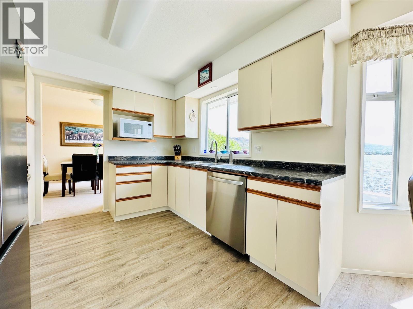 8 BAYVIEW Crescent, Osoyoos