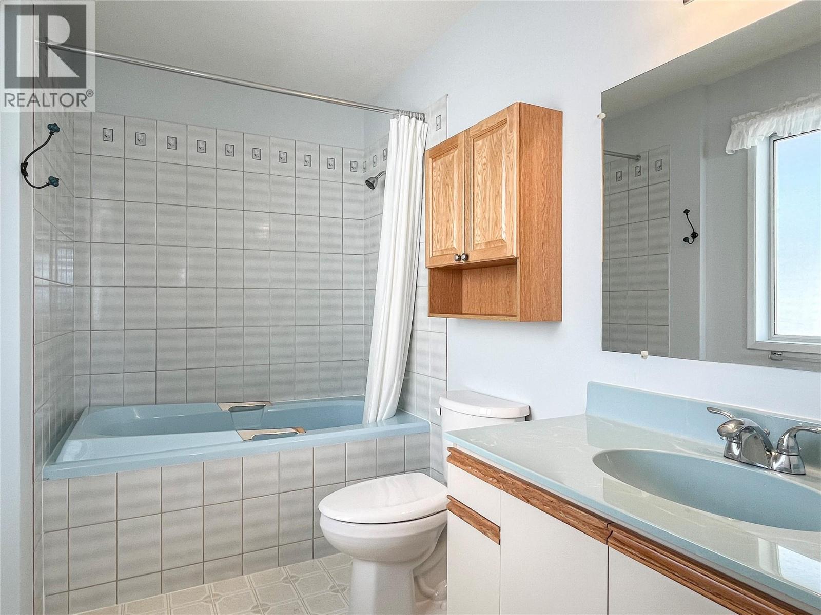 8 BAYVIEW Crescent, Osoyoos