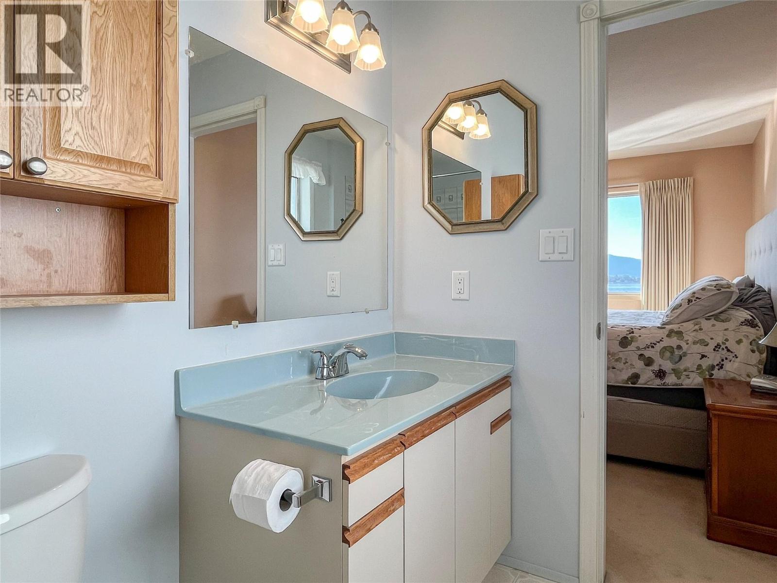 8 BAYVIEW Crescent - 55