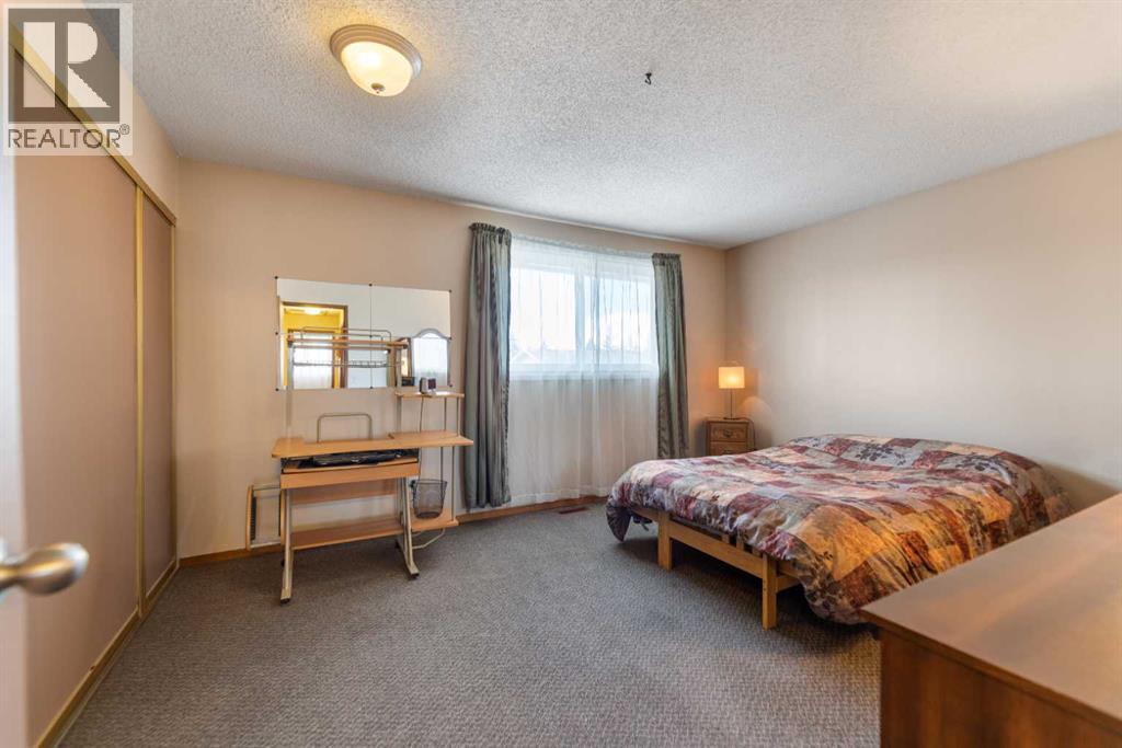 Single Family House for Sale in  Pinemeadow Road NE Pineridge Calgary 