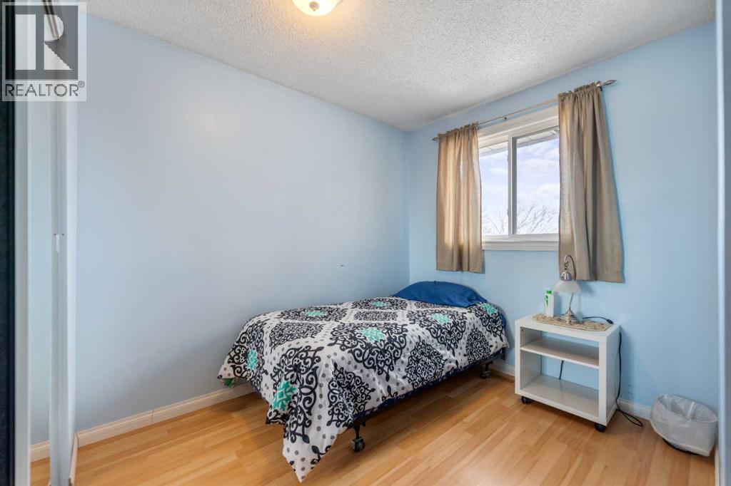 Single Family House for Sale in  Pinemeadow Road NE Pineridge Calgary 