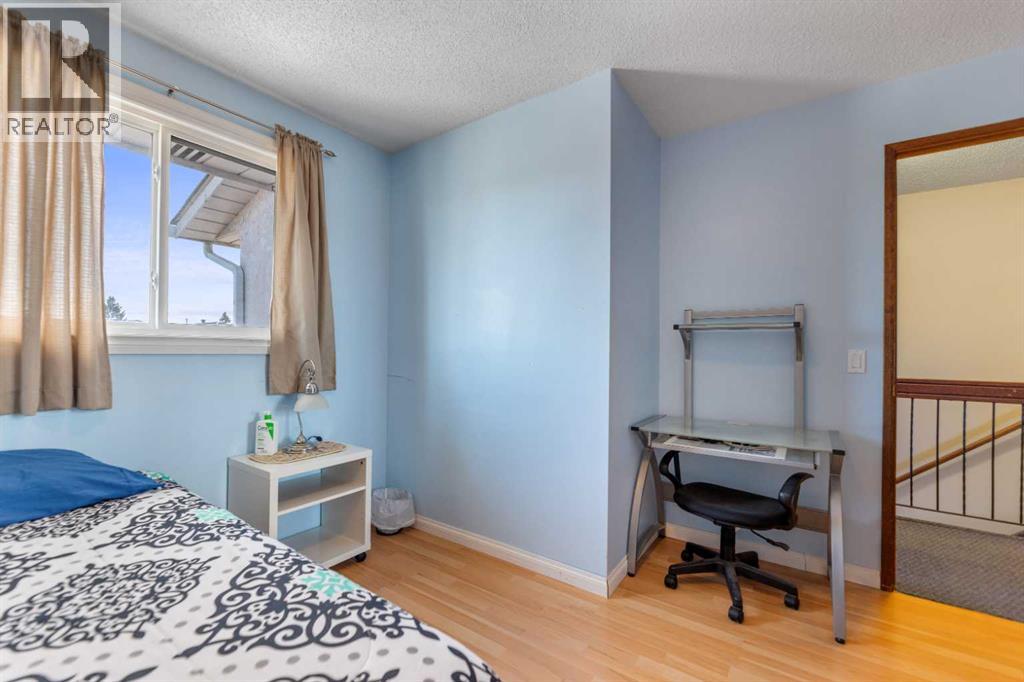 Single Family House for Sale in  Pinemeadow Road NE Pineridge Calgary 