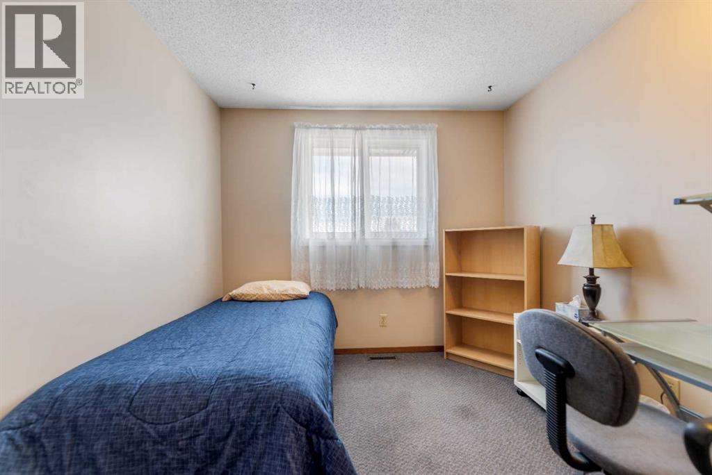 Single Family House for Sale in  Pinemeadow Road NE Pineridge Calgary 