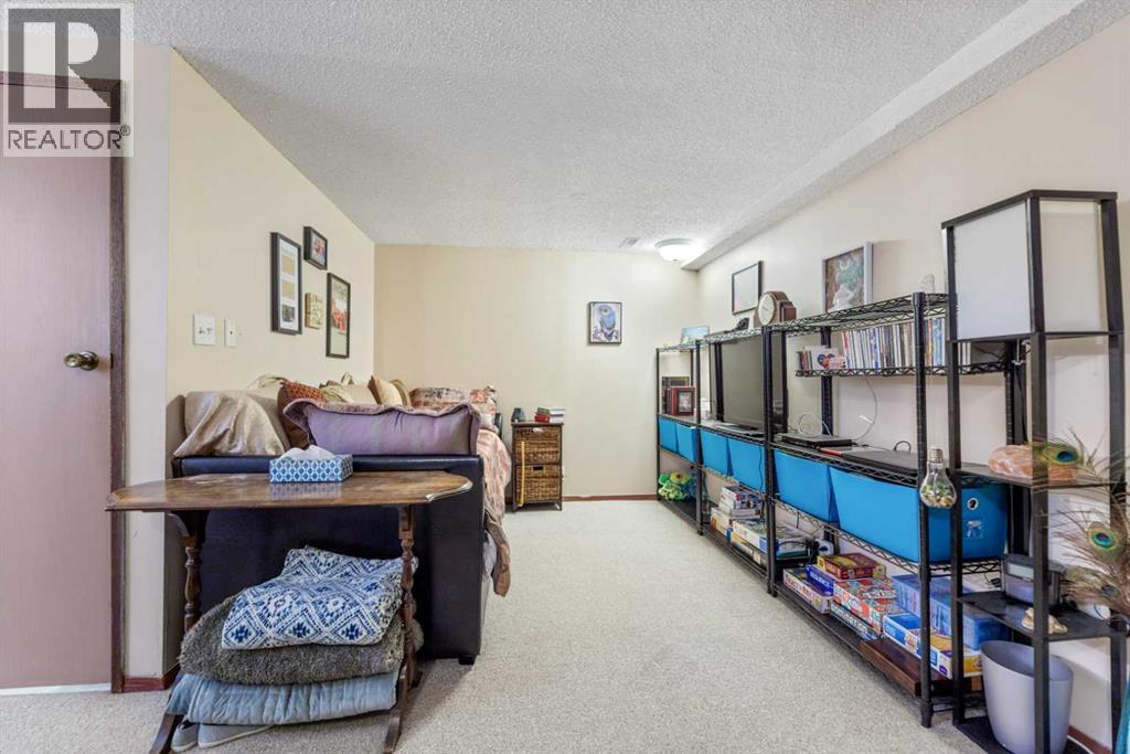 Single Family House for Sale in  Pinemeadow Road NE Pineridge Calgary 