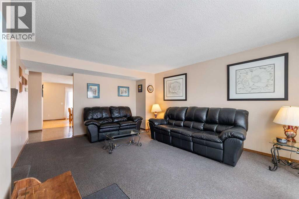 Single Family House for Sale in  Pinemeadow Road NE Pineridge Calgary 