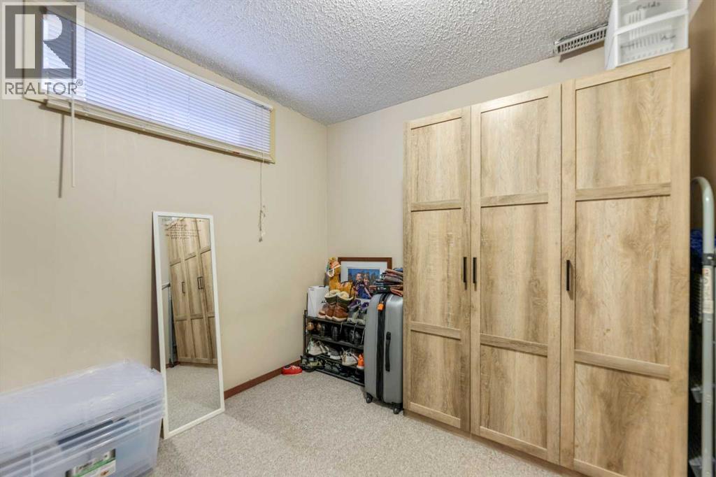 Single Family House for Sale in  Pinemeadow Road NE Pineridge Calgary 