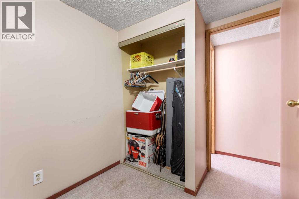 Single Family House for Sale in  Pinemeadow Road NE Pineridge Calgary 