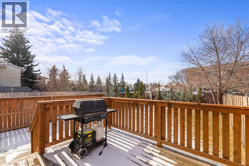 Single Family House for Sale in  Pinemeadow Road NE Pineridge Calgary 