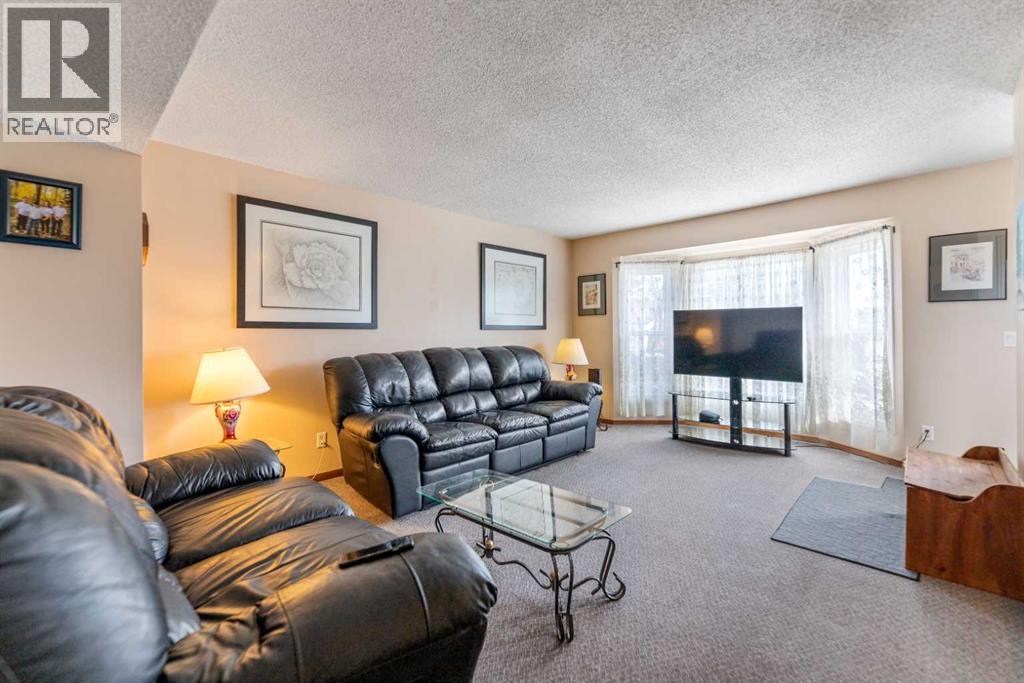 Single Family House for Sale in  Pinemeadow Road NE Pineridge Calgary 