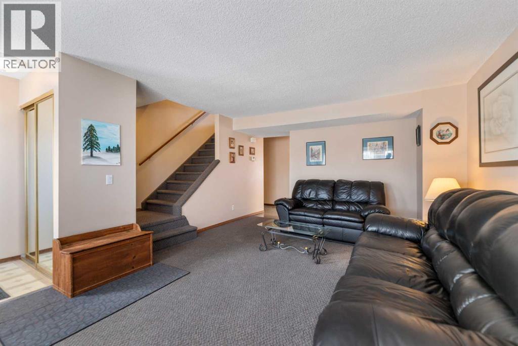 Single Family House for Sale in  Pinemeadow Road NE Pineridge Calgary 