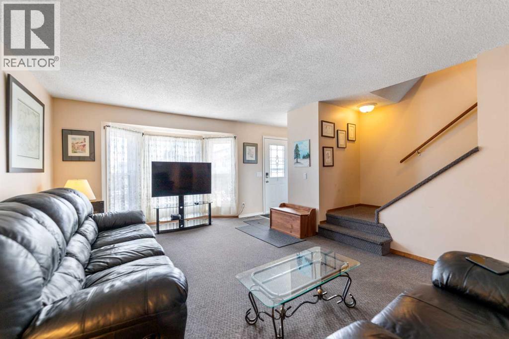 Single Family House for Sale in  Pinemeadow Road NE Pineridge Calgary 